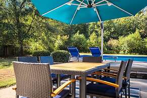 Pool Oasis w King Bed Firepit