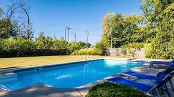 Pool Oasis w King Bed Firepit