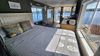The Floater-a House Boat on Grant Island Bham Lk