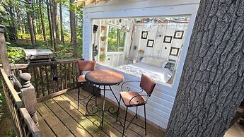 Stabbin Cabin 2 on Grant Island-hottub Boat Pets