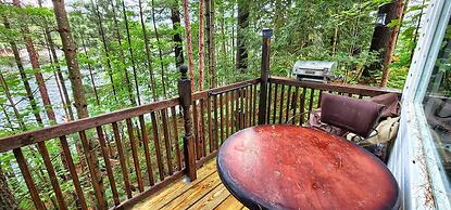 Stabbin Cabin 2 on Grant Island-hottub Boat Pets