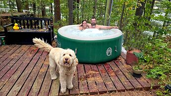 Stabbin Cabin 2 on Grant Island-hottub Boat Pets