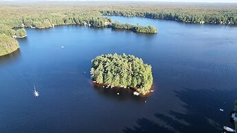 The Stabbin Cabin Grant Island w Boat Hottub Pet