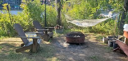 The Stabbin Cabin Grant Island w Boat Hottub Pet