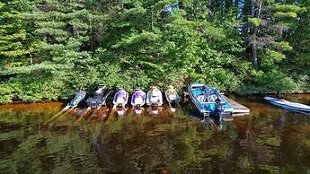 The Stabbin Cabin Grant Island w Boat Hottub Pet