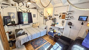 The Stabbin Cabin Grant Island w Boat Hottub Pet