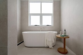 Rubus Pink Berry - by Linnaeus Collection