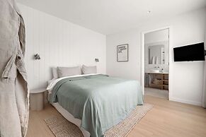 Rubus Green Berry - by Linnaeus Collection