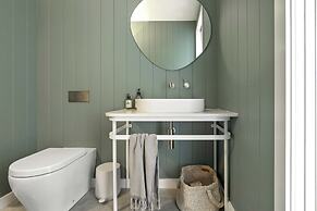 Rubus Green Berry - by Linnaeus Collection