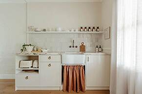 Moraea Farm Berry - by Linnaeus Collection