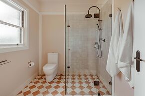 Moraea Farm Suite in Berry