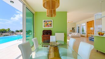 VIP Villa Panoramic Seaview Close to Beaches