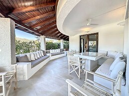 Perfect Seaside Villa Large Pool Boat Dock