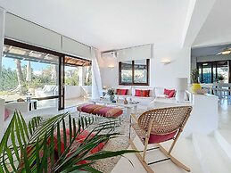 Perfect Seaside Villa Large Pool Boat Dock