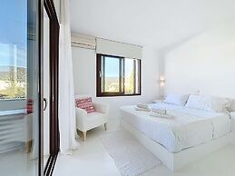 Perfect Seaside Villa Large Pool Boat Dock