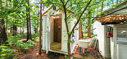 2 Romantic Island Cabins for 5 - Hot Tub Boat