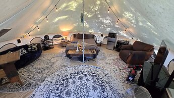 2 Romantic Island Cabins for 5 - Hot Tub Boat