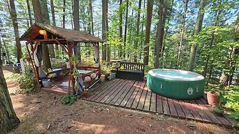 2 Romantic Island Cabins for 5 - Hot Tub Boat