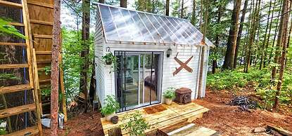 2 Romantic Island Cabins for 5 - Hot Tub Boat