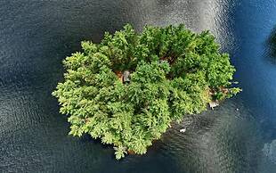 2 Romantic Island Cabins for 5 - Hot Tub Boat