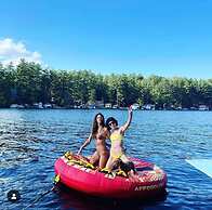 2 Romantic Island Cabins for 5 - Hot Tub Boat