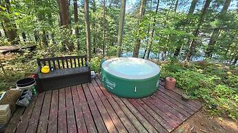 2 Romantic Island Cabins for 5 - Hot Tub Boat