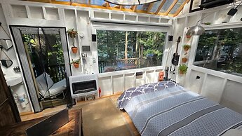 2 Romantic Island Cabins for 5 - Hot Tub Boat