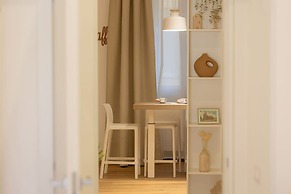 Colosseum Holidays - Three-bedroom Apartment