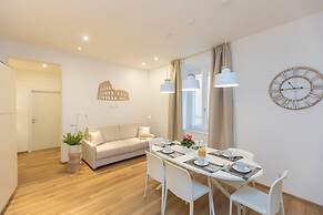 Colosseum Holidays - Three-bedroom Apartment