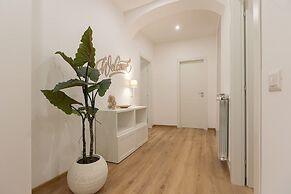 Colosseum Holidays - Three-bedroom Apartment