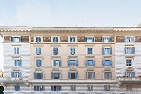 Colosseum Holidays - Three-bedroom Apartment