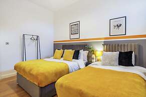 Spacious Apartment for Groups in City Centre
