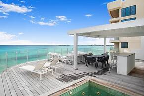 Oceanfront Penthouse and Patio at ONE Cable Beach