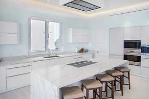 Oceanfront Penthouse and Patio at ONE Cable Beach