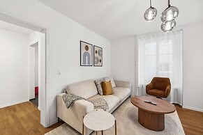 Modern 2 Bdr-flat top Location