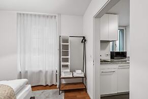 Modern 2 Bdr-flat top Location