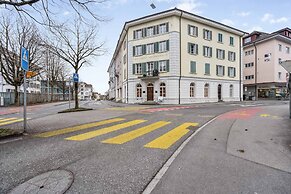 Modern 2 Bdr-flat top Location