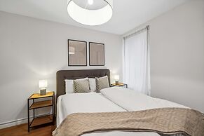 Modern 2 Bdr-flat top Location