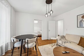 Modern 2 Bdr-flat top Location