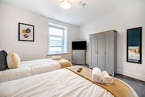 Modern Affordable Home - Contractors Leisure