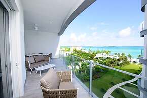 4 Bedroom Cable Beach Condo With Balcony