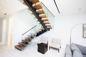 4 Bedroom Cable Beach Condo With Balcony