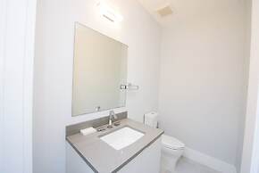 4 Bedroom Cable Beach Condo With Balcony