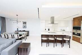 4 Bedroom Cable Beach Condo With Balcony