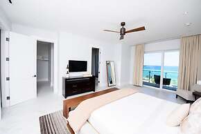 4 Bedroom Cable Beach Condo With Balcony
