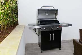 Cable Beach Condo Large Private Patio With BBQ