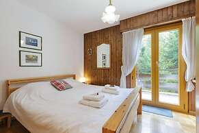Centrally Placed ski in out Apartment Next to Lift