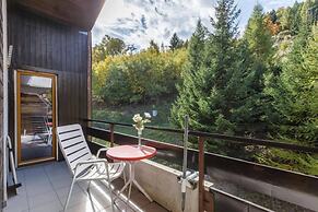 Centrally Placed ski in out Apartment Next to Lift