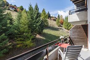 Centrally Placed ski in out Apartment Next to Lift