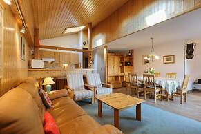 Centrally Placed ski in out Apartment Next to Lift